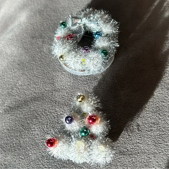 Vintage Christmas Tree and Wreath Brooch - Picture 2 of 4